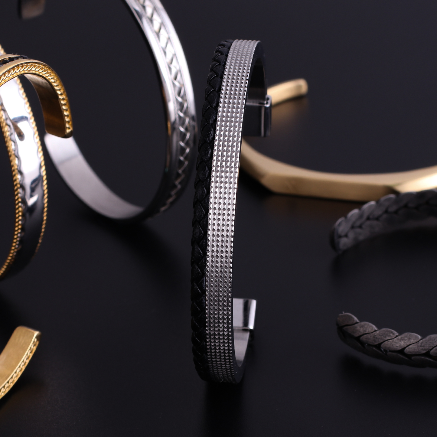 Classic two-layer leather and stainless steel bracelet