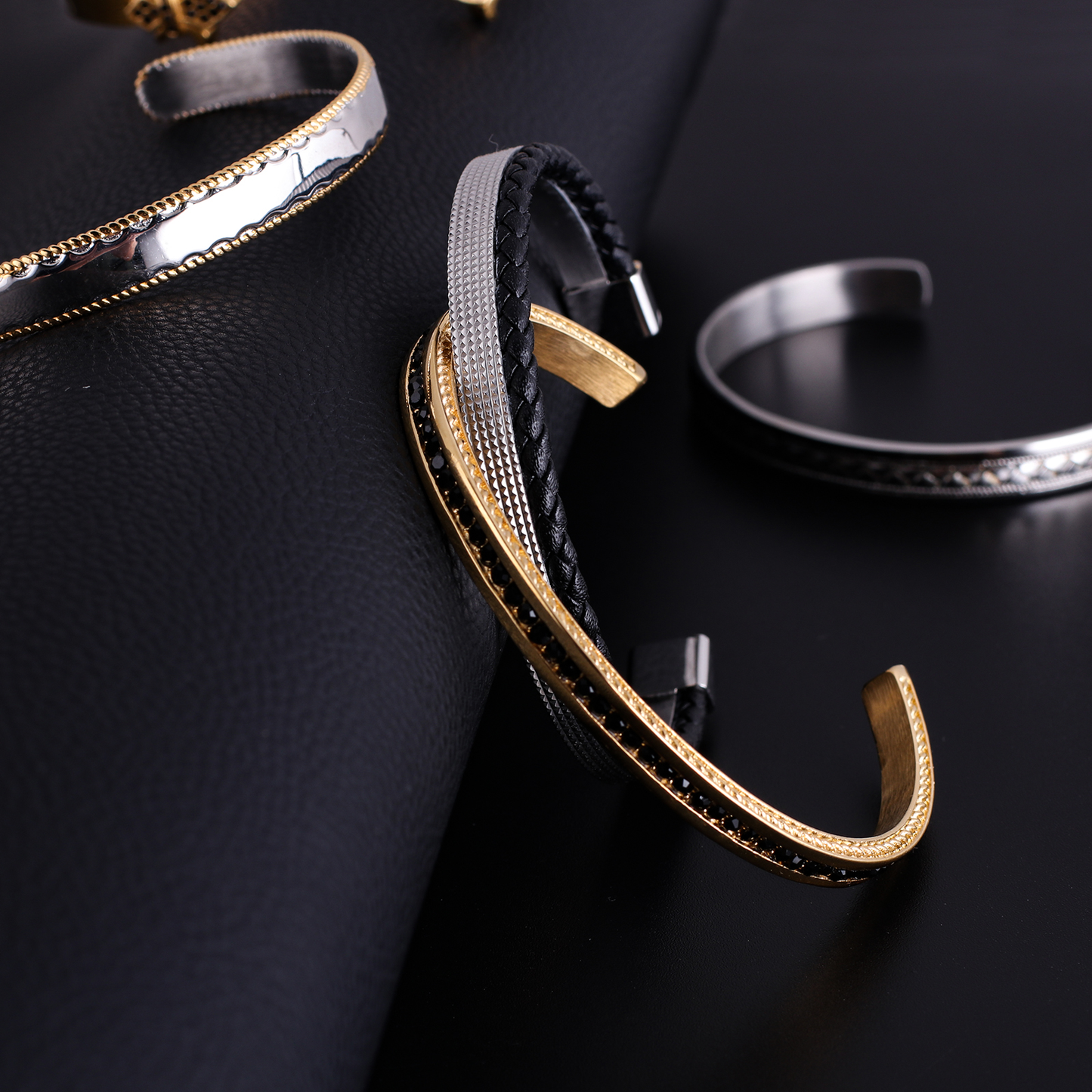 Classic two-layer leather and stainless steel bracelet
