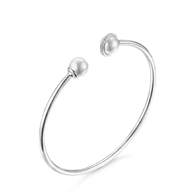 Dhia Pearl BanglesDhia Pearl Bangle In Sterling Silver embellished with Crystals From Swarovski
Crafted in Sterling Silver, this open cuff is embellished with two Swarovski White PearDJ001Dhia JewelleryDhia Pearl Bangles