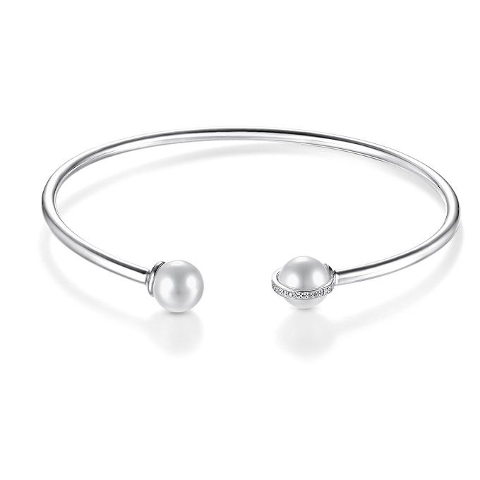 Dhia Pearl BanglesDhia Pearl Bangle In Sterling Silver embellished with Crystals From Swarovski
Crafted in Sterling Silver, this open cuff is embellished with two Swarovski White PearDJ001Dhia JewelleryDhia Pearl Bangles