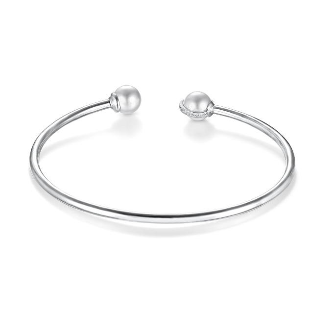 Dhia Pearl BanglesDhia Pearl Bangle In Sterling Silver embellished with Crystals From Swarovski
Crafted in Sterling Silver, this open cuff is embellished with two Swarovski White PearDJ001Dhia JewelleryDhia Pearl Bangles