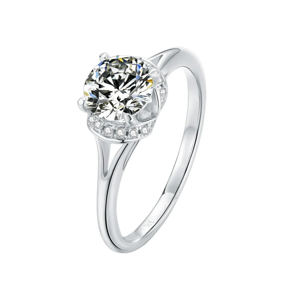 Dhia Privé 1.0ct Moissanite Solitaire Ring – D Colour VVS1