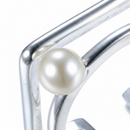 Pearl Trendy Ring – Macro Detail