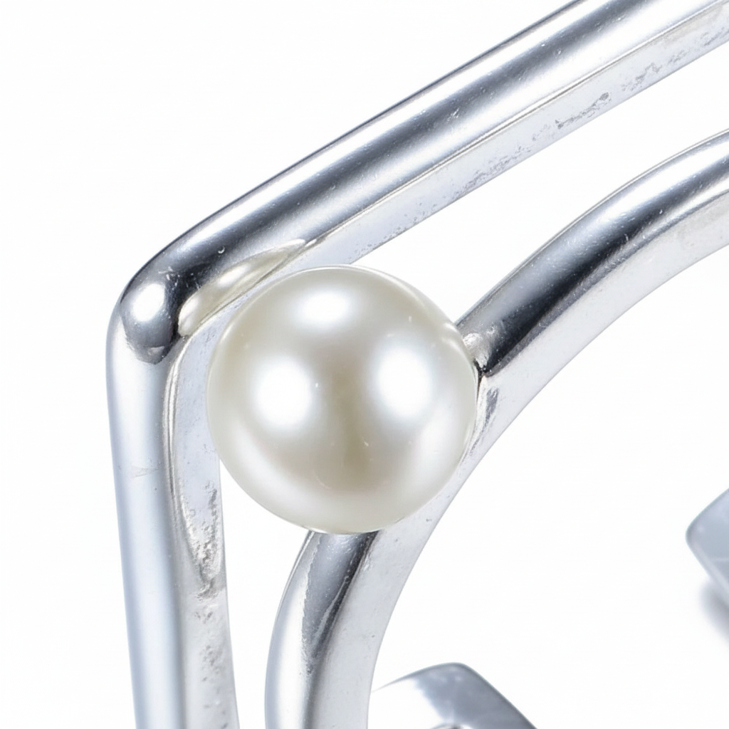 Pearl Trendy Ring – Macro Detail